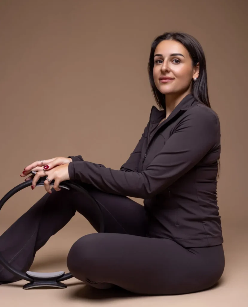 Unica, co-fondatrice de Details Pilates en charge de l'accueil au studio d'Enghien